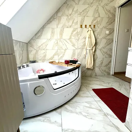 Sunny House - Maison Avec Jacuzzi, A 10 Min De La Nyaraló